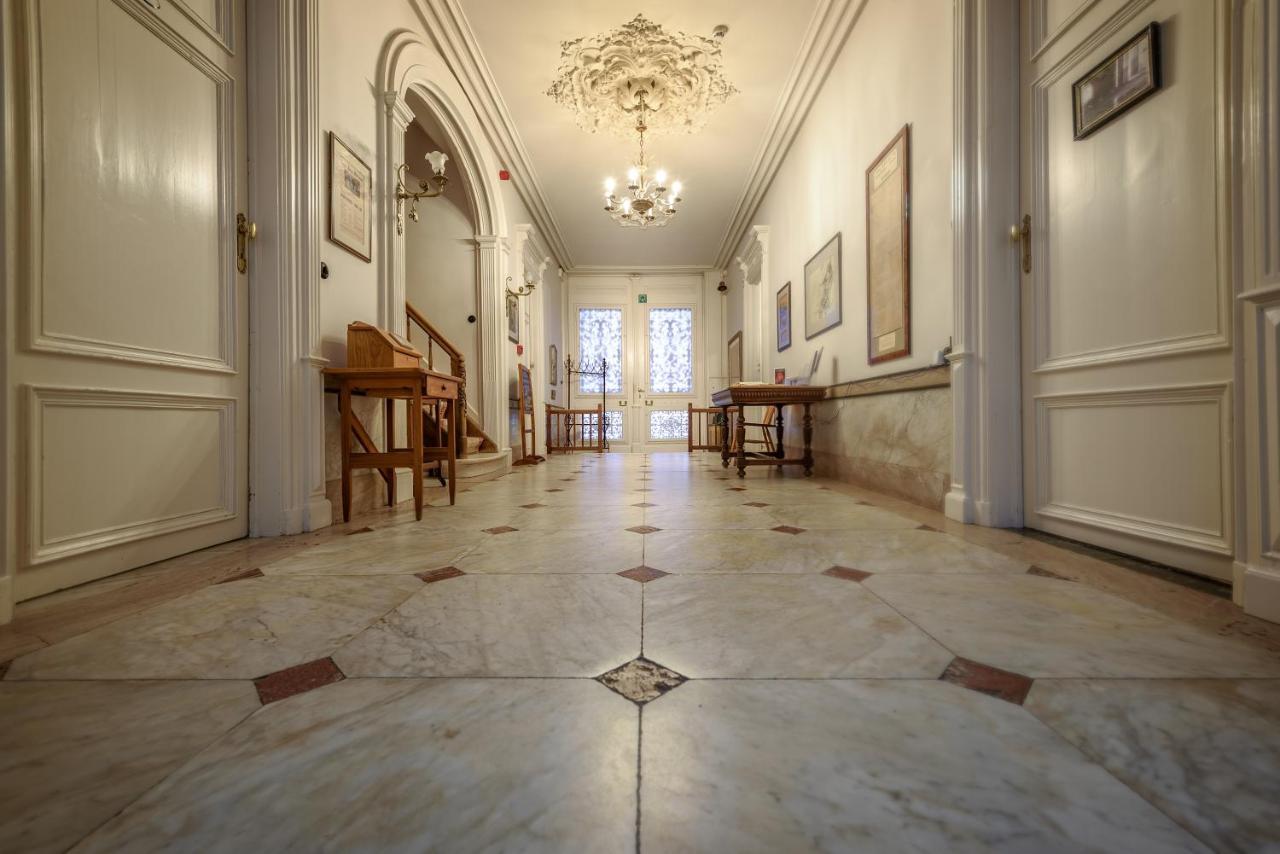 فندق Talbot House بوبرينغي المظهر الخارجي الصورة